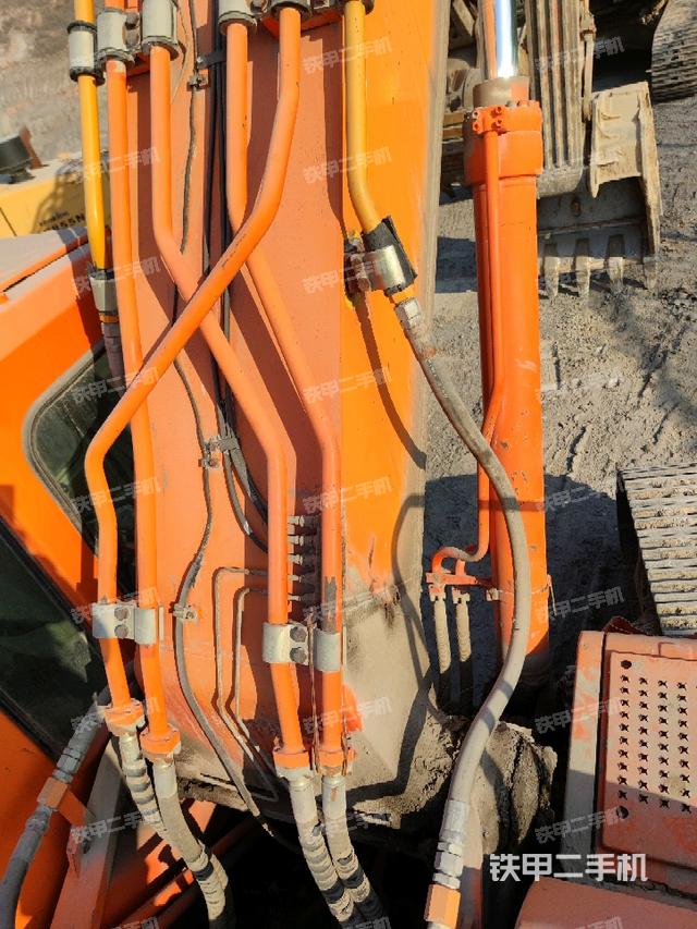 大臂背部俯视(工作和回转装置) 大臂背部俯视(工作和回转装置)