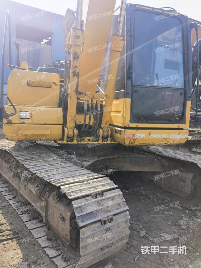 轉(zhuǎn)盤和下車架正前(工作和回轉(zhuǎn)裝置) 轉(zhuǎn)盤和下車架正前(工作和回轉(zhuǎn)裝置)