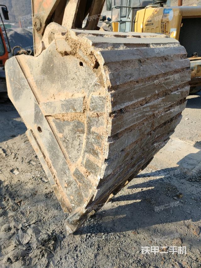 铲斗45度(工作和回转装置) 铲斗45度(工作和回转装置)