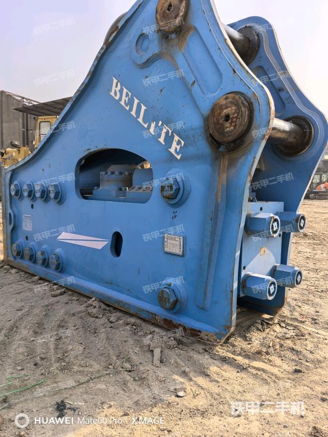 整機(jī)右側(cè)(設(shè)備外觀及核心部件) 整機(jī)右側(cè)(設(shè)備外觀及核心部件)