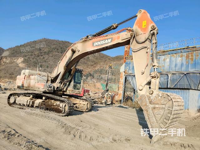 右前45(整機(jī)外觀) 右前45(整機(jī)外觀)