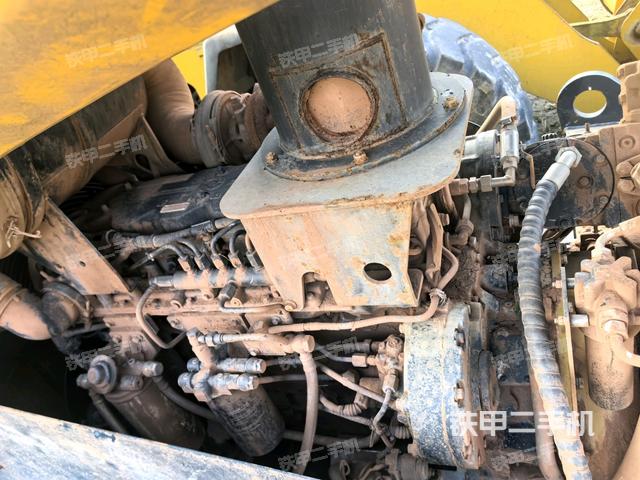 發(fā)動(dòng)機(jī)艙液壓泵全景（壓路機(jī)發(fā)動(dòng)機(jī)艙）