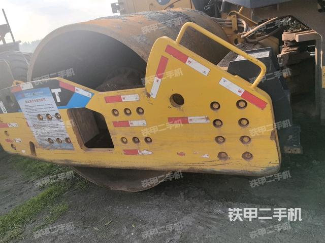 前車架正右側(cè)（壓路機(jī)前后車架）