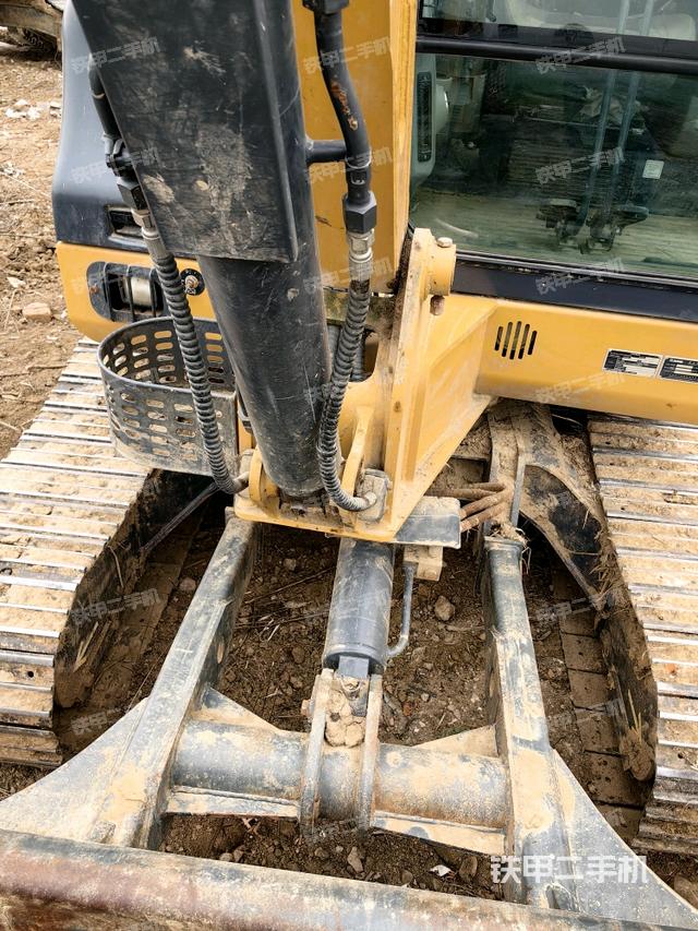 大臂根部?斜（工作和回轉(zhuǎn)裝置）