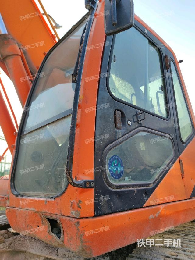 驾驶室左前45度(驾驶室部分) 驾驶室左前45度(驾驶室部分)