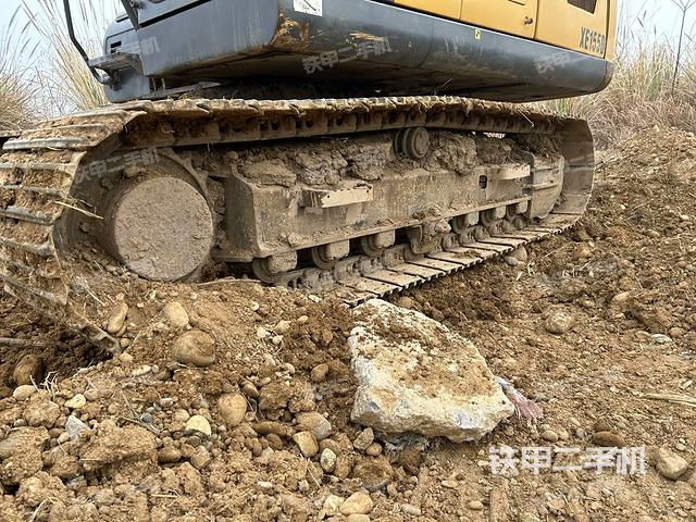 單側(cè)履帶整體(整機(jī)外觀) 單側(cè)履帶整體(整機(jī)外觀)