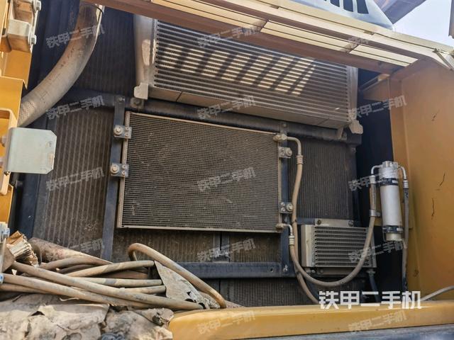 散熱器正面(大件艙室) 散熱器正面(大件艙室)