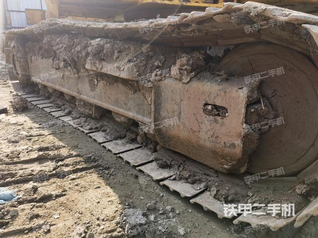 右側(cè)履帶整體(行走機(jī)構(gòu)) 右側(cè)履帶整體(行走機(jī)構(gòu))