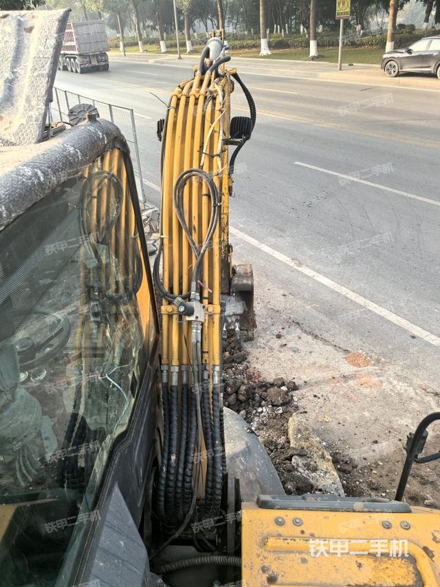 大臂背部俯視（工作和回轉(zhuǎn)裝置）