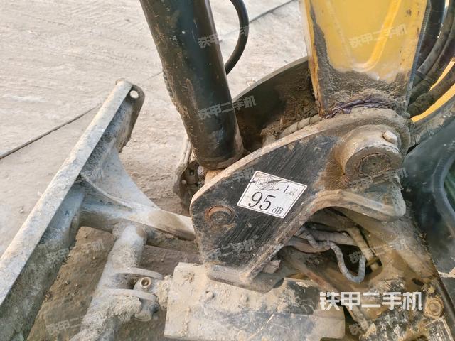 轉(zhuǎn)盤(pán)和下車(chē)架正前（工作和回轉(zhuǎn)裝置）