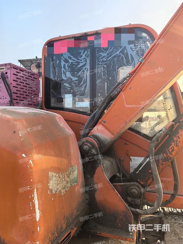 驾驶室顶部（整机外观）