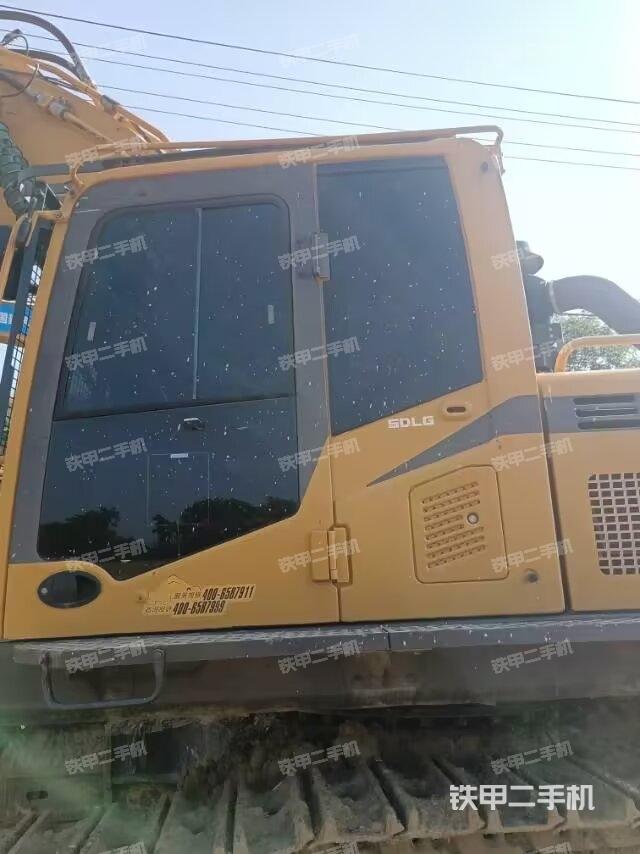 駕駛室整體(整機(jī)外觀) 駕駛室整體(整機(jī)外觀)