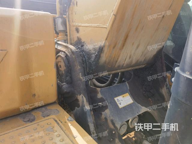 大臂根部?斜視(工作和回轉(zhuǎn)裝置) 大臂根部?斜視(工作和回轉(zhuǎn)裝置)