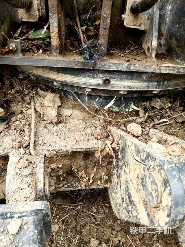 轉(zhuǎn)盤和下車架正前（工作和回轉(zhuǎn)裝置）