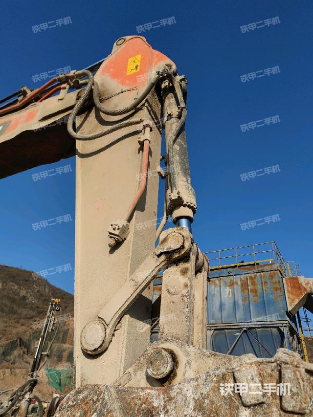 小臂整體右前(工作和回轉(zhuǎn)裝置) 小臂整體右前(工作和回轉(zhuǎn)裝置)