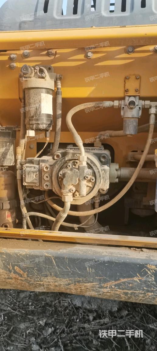 液壓泵艙室正面整體（整機(jī)外觀）