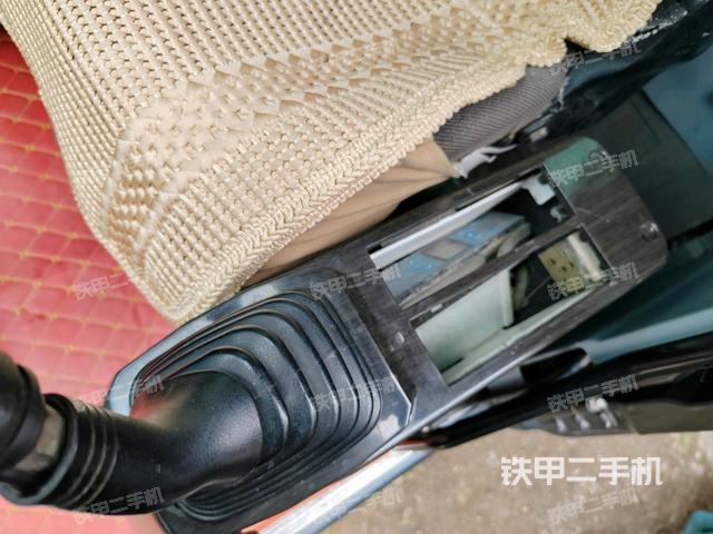 座椅左側(cè)控制臺/音響/含左手柄（駕駛室部分）