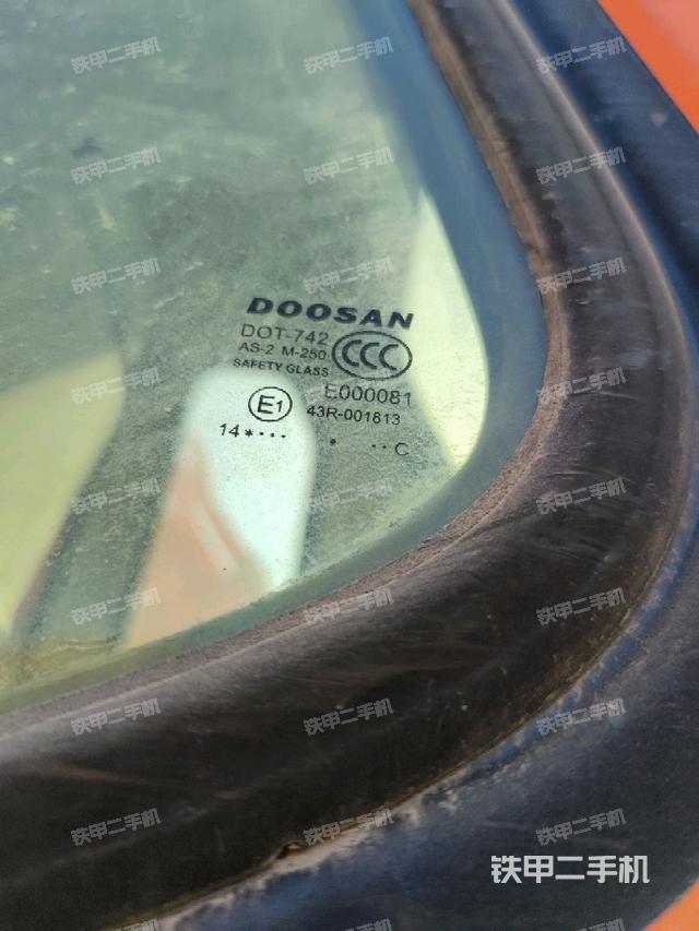 后窗玻璃角标(驾驶室部分) 后窗玻璃角标(驾驶室部分)