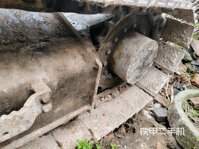 右驅(qū)動輪（行走機(jī)構(gòu)）