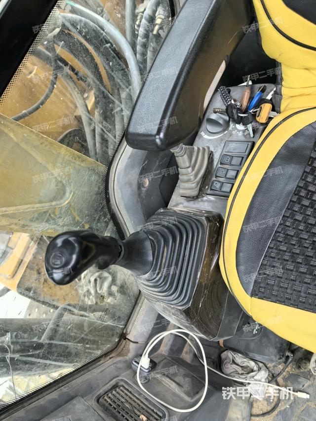 后窗玻璃角標(biāo)（駕駛室部分）