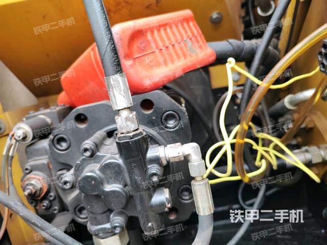 液壓泵斜45?左（大件艙室）