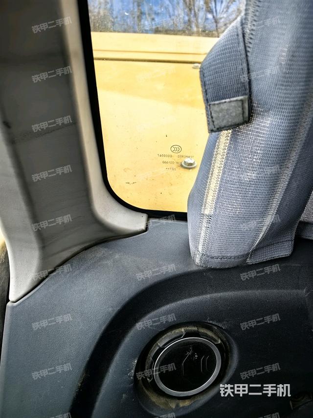 后窗玻璃角標(biāo)（駕駛室部分）