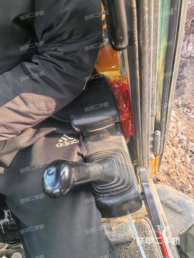 座椅右側(cè)控制臺/鑰匙門/油門/含右手柄（駕駛室部分）