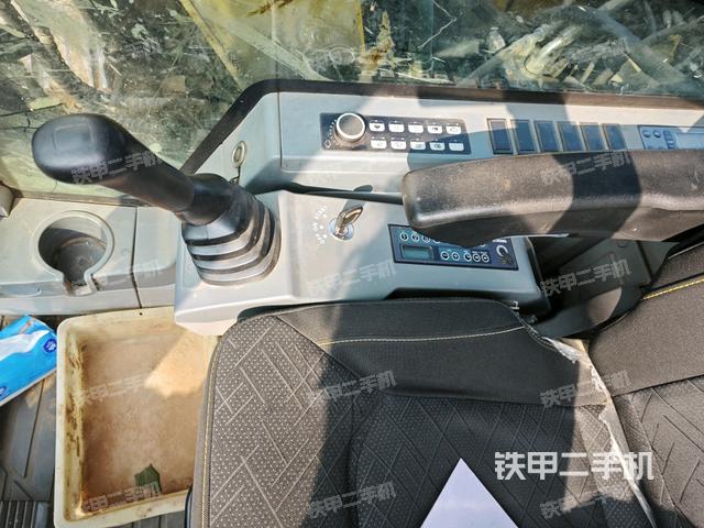 座椅右側(cè)控制臺/鑰匙門/油門/含右手柄（駕駛室部分）