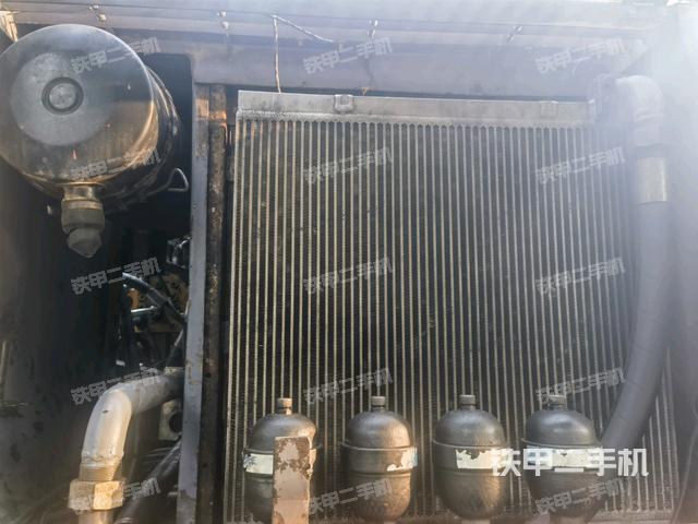 散熱器正面(大件艙室) 散熱器正面(大件艙室)