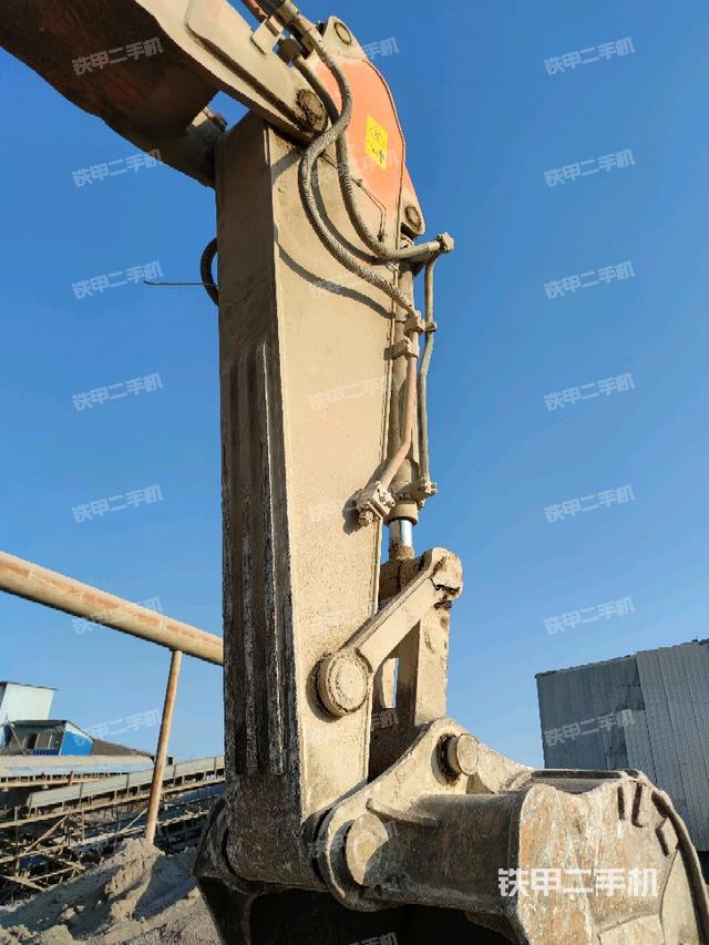小臂整體左后(工作和回轉(zhuǎn)裝置) 小臂整體左后(工作和回轉(zhuǎn)裝置)