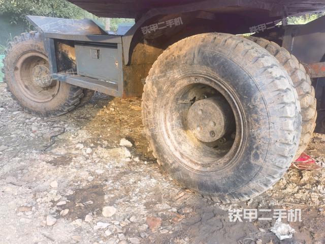 右側(cè)履帶整體(行走機(jī)構(gòu)) 右側(cè)履帶整體(行走機(jī)構(gòu))