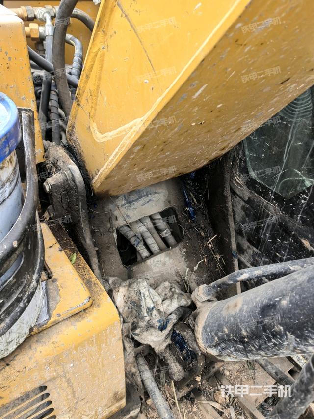 大臂根部?斜（工作和回轉(zhuǎn)裝置）