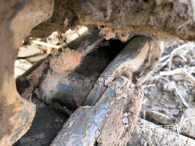 左驅(qū)動輪（行走機構(gòu)）