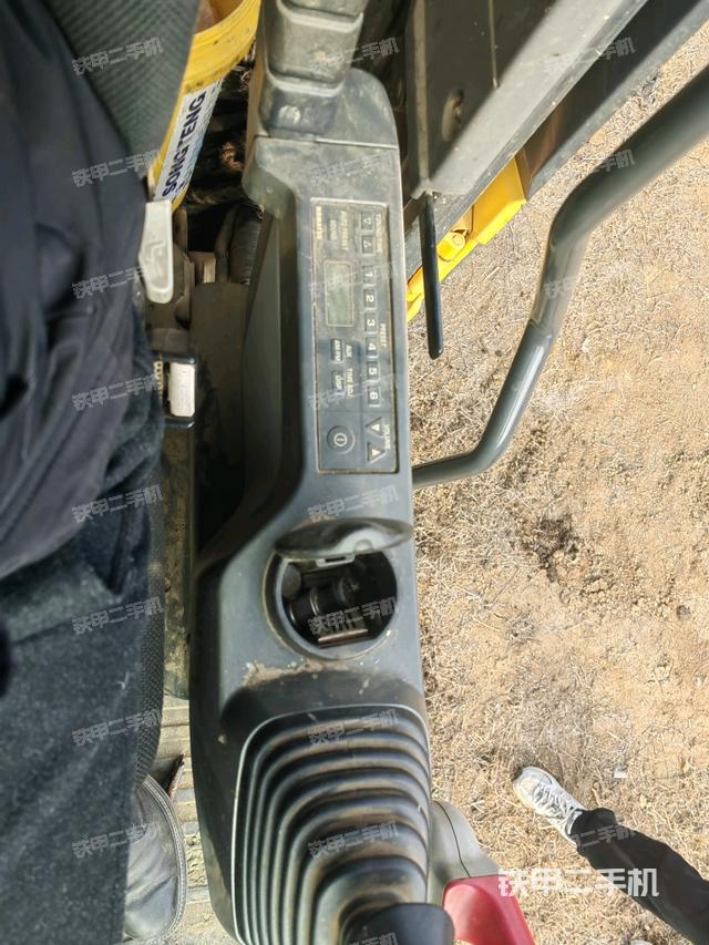 座椅左側(cè)控制臺(tái)/音響/含左手柄（駕駛室部分）