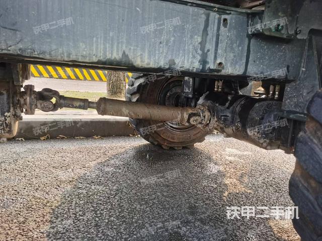 回转马达和主控阀（整机外观）