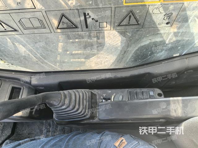 座椅右側控制臺/鑰匙門/油門/含右手柄(駕駛室部分) 座椅右側控制臺/鑰匙門/油門/含右手柄(駕駛室部分)