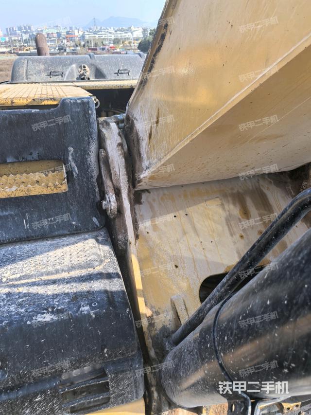 大臂根部?斜視(工作和回轉(zhuǎn)裝置) 大臂根部?斜視(工作和回轉(zhuǎn)裝置)