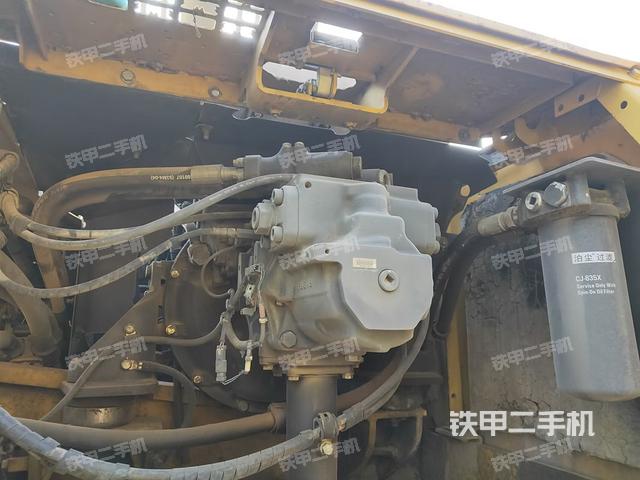 液壓泵艙室正面整體(整機(jī)外觀) 液壓泵艙室正面整體(整機(jī)外觀)