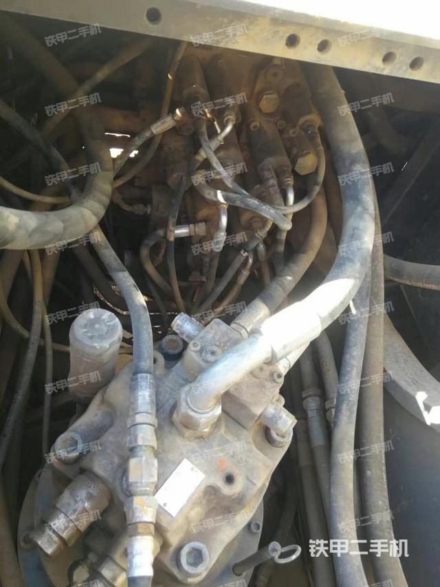 回轉(zhuǎn)馬達和主控閥（整機外觀）