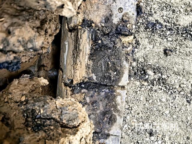 左驅(qū)動(dòng)輪（行走機(jī)構(gòu)）