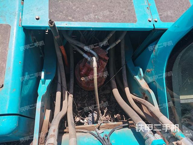 中央回轉接頭特寫（上車部件）