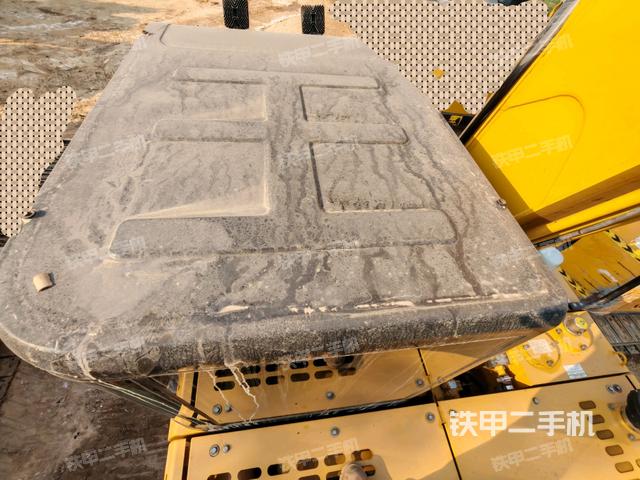 駕駛室頂部（整機外觀）