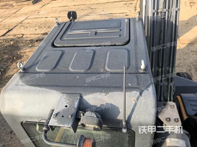 駕駛室頂部（整機外觀）