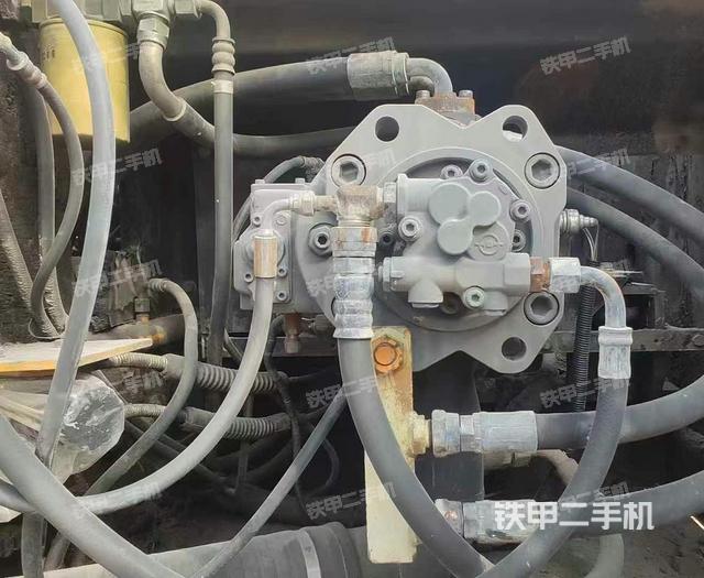 液壓泵艙室正面整體（整機(jī)外觀）