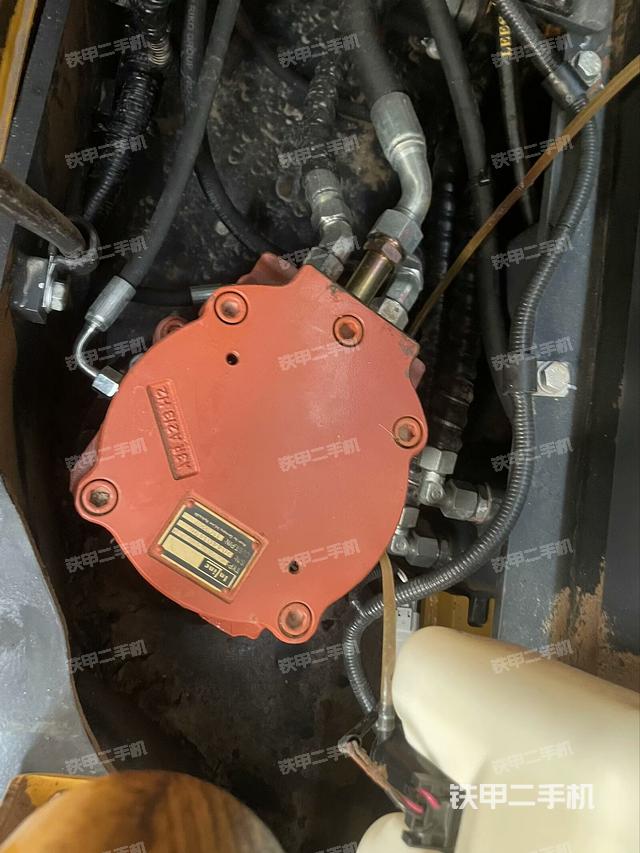 回转马达和主控阀（整机外观）