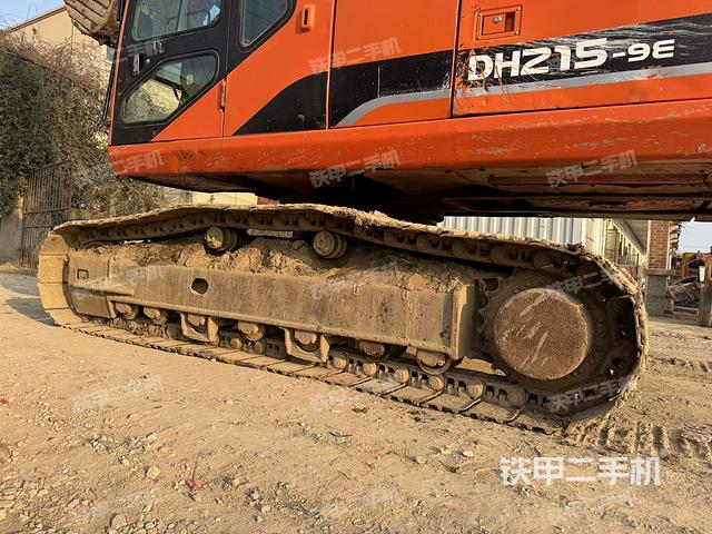 單側(cè)履帶整體（整機(jī)外觀）