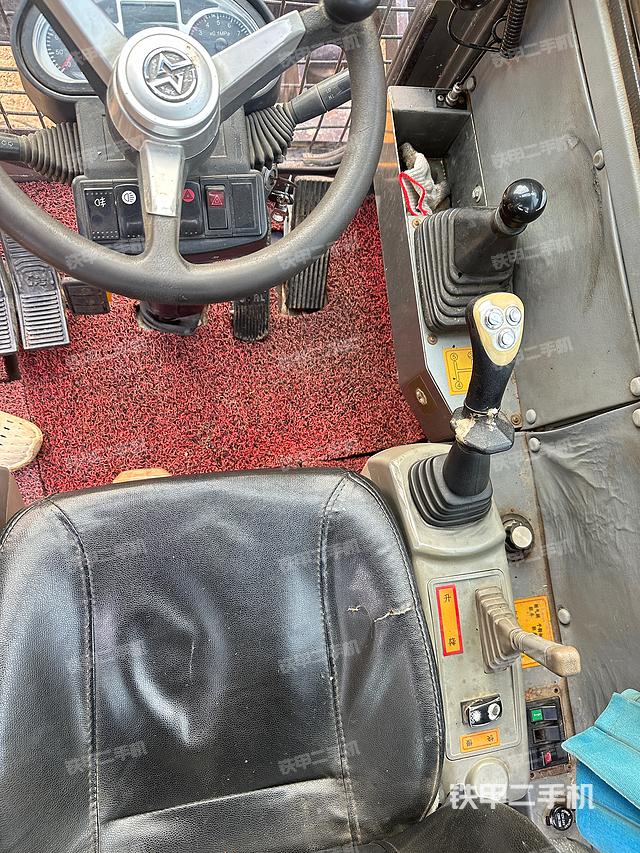 驾驶室整体（整机外观）