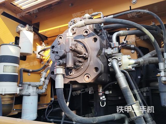 液壓泵艙室正面整體(整機外觀) 液壓泵艙室正面整體(整機外觀)