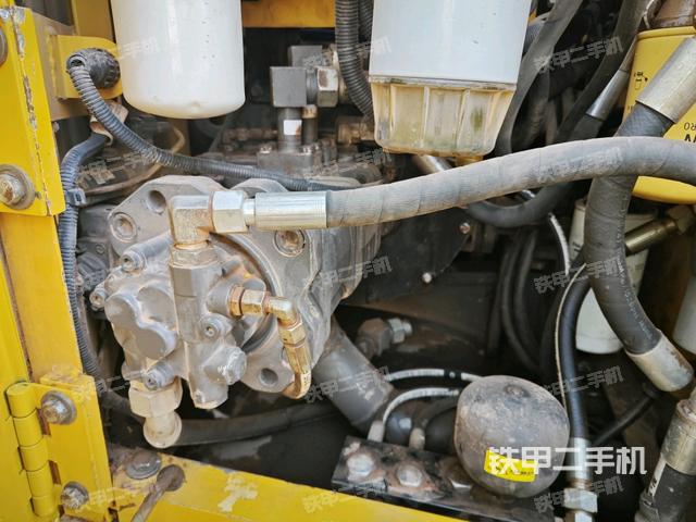 液壓泵斜45?右(大件艙室) 液壓泵斜45?右(大件艙室)
