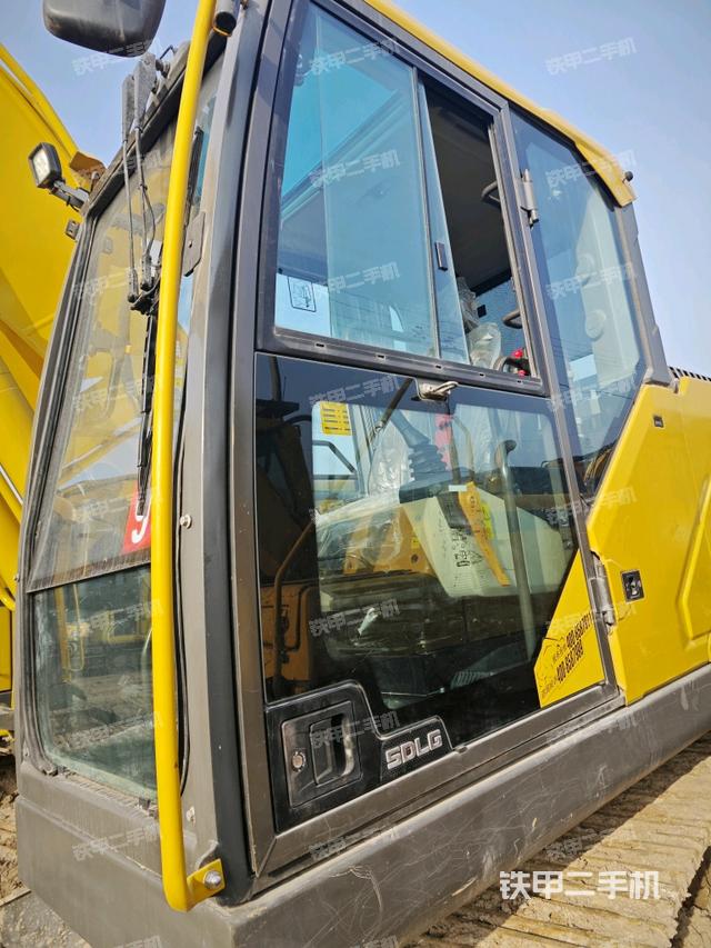 駕駛室左前45度（駕駛室部分）